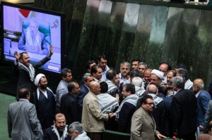 تصاویر مشاجره ظریف و کوچک زاده در مجلس تصاویر مشاجره ظریف و کوچک زاده در مجلس