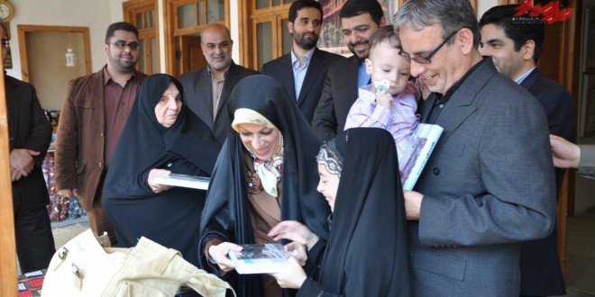 رونمایی از کتاب خاطرات خردسال‌ترین رزمنده دوران دفاع مقدس در خانه میرزا کوچک جنگلی