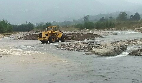 برداشت شن از بستر رودخانه پلرود در هفته محیط زیست! +عکس برداشت شن از بستر رودخانه پلرود در هفته محیط زیست! +عکس