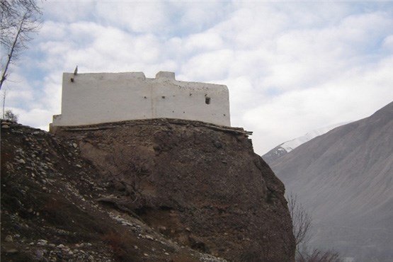 آرامگاه ناصر خسرو در آستانه نابودی است + عکس