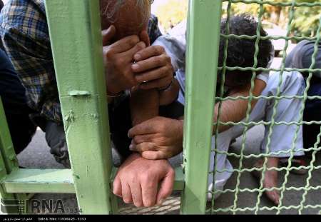 باند ۹ نفره سارقان غیربومی در انزلی شناسایی و دستگیر شدند باند ۹ نفره سارقان غیربومی در انزلی شناسایی و دستگیر شدند