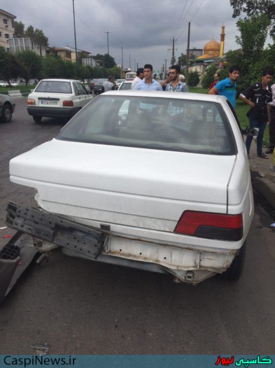 تصادف در جنب پارک دانشجو رشت موجب واژگونی پراید شد+تصاویر تصادف در جنب پارک دانشجو رشت موجب واژگونی پراید شد+تصاویر