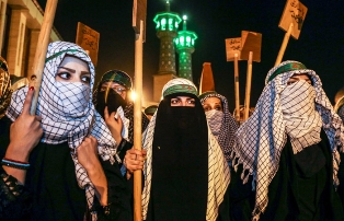 دسته عزاداری زنان در آستانه‌اشرفیه