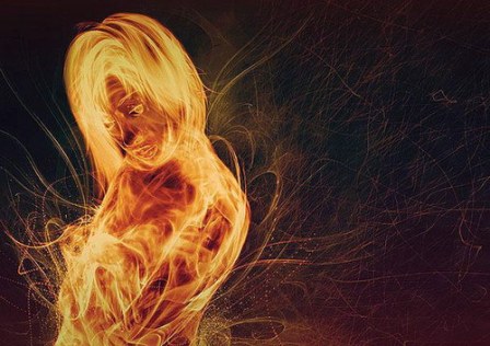 خودسوزی بازیگر و خواننده زن سرشناس در رستوران! +تصاویر