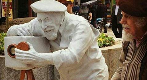 صحنه ای زیبا در پیاده راه فرهنگی شهر رشت+تصاویر صحنه ای زیبا در پیاده راه فرهنگی شهر رشت+تصاویر