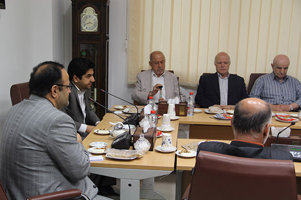 دکتر ثابت قدم : خانواده های شهدا میراث معنوی کشور هستند