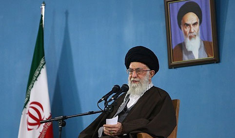 این حرف که «اگر با آمریکا سازش کنیم، مشکلات حل می‌شود» غلط، دروغ و فریب است