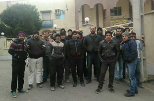 تجمع کارگران پروژه راه‌‌آهن‌ رشت‌-قزوین مقابل فرمانداری رودبار