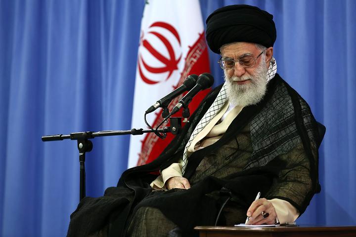 همه همّت گماریم که نماز را در جایگاه شایسته‌ی خود بشناسانیم