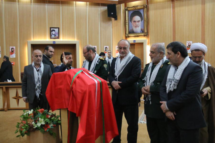 تجلیل از خادمین کنگره ۸۰۰۰ شهید استان گیلان با حضور وزیر دفاع برگزار شد