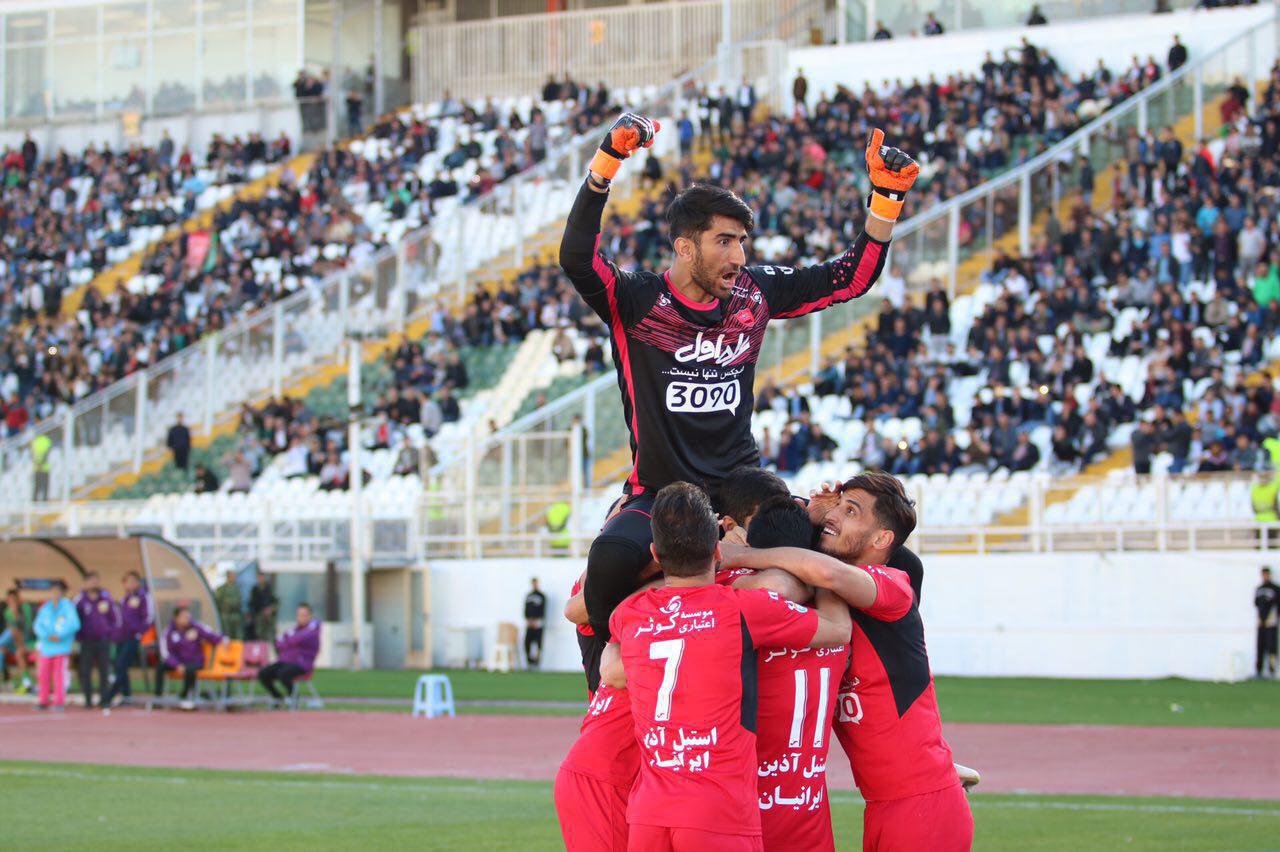 ماشین ۰ - پرسپولیس ۲؛ پرسپولیس قهرمان شد ماشین ۰ – پرسپولیس ۲؛ پرسپولیس قهرمان شد