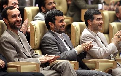 احمدی نژاد مشایی و بقایی به مثلث برمودا تبدیل شدند و هرچیزی را در خودشان می‌بلعند!