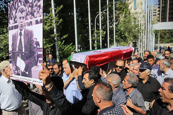 پیکر استاد عطاءالله بهمنش تشییع شد پیکر استاد عطاءالله بهمنش تشییع شد