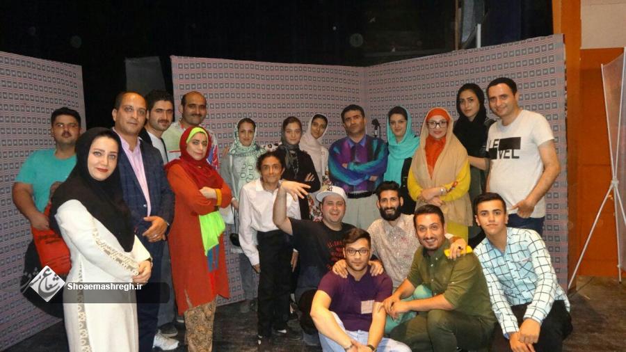 بیان آسیب های اجتماعی با زبان طنز در تجربه شیرین اجرا در شهرهای استان