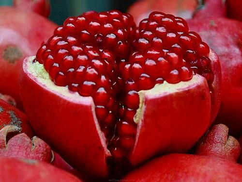خوراکی های شب یلدا و خواص آنها