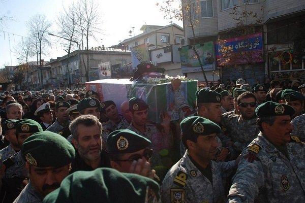 تشییع پیکر تکاور شهید «بیژن زارع» در انزلی تشییع پیکر تکاور شهید «بیژن زارع» در انزلی