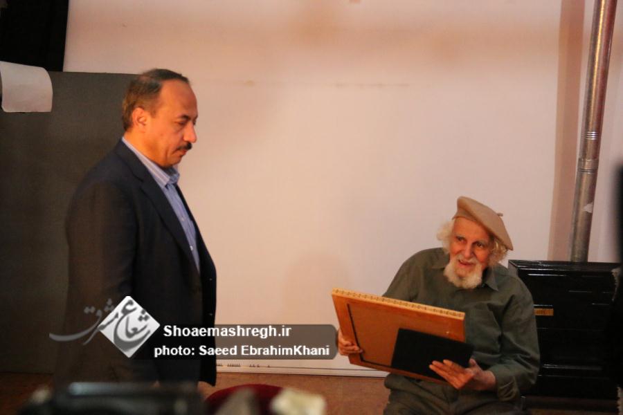 گزارش تصویری دیدار شهردار رشت با استاد دروی پدر شهید آذرخش دروی و از عکاسان پیشکسوت شهر رشت