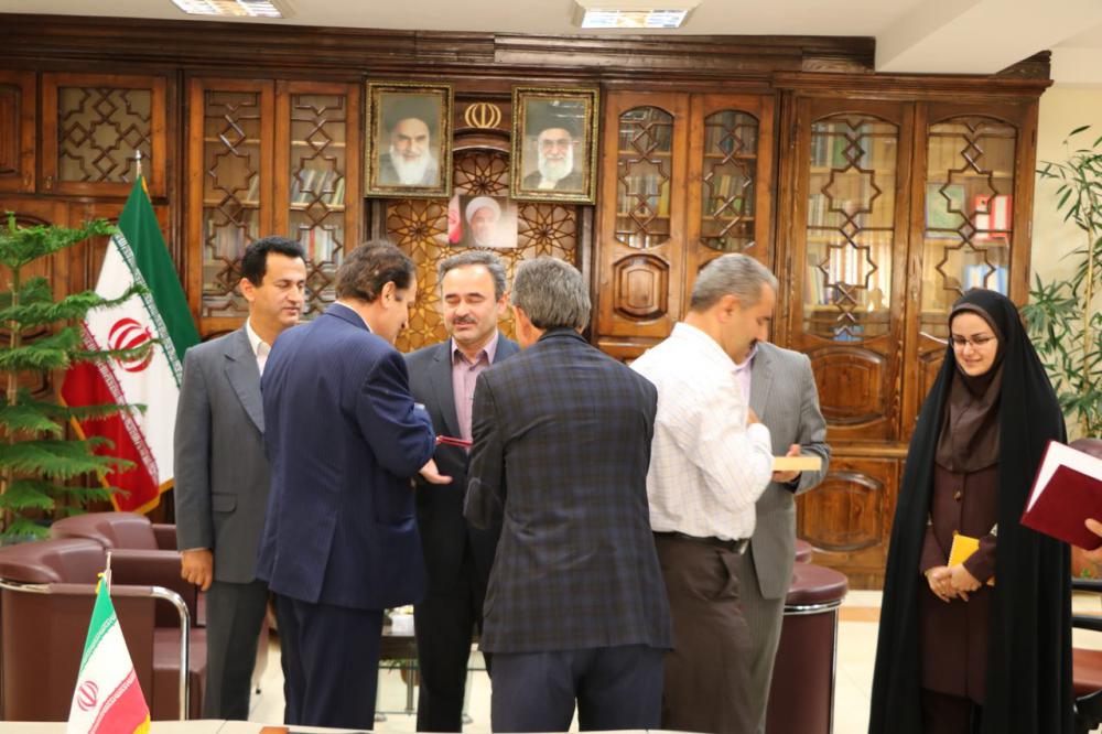 آئین تجلیل از بازنشستگان فرمانداری شهرستان لاهیجان برگزار شد