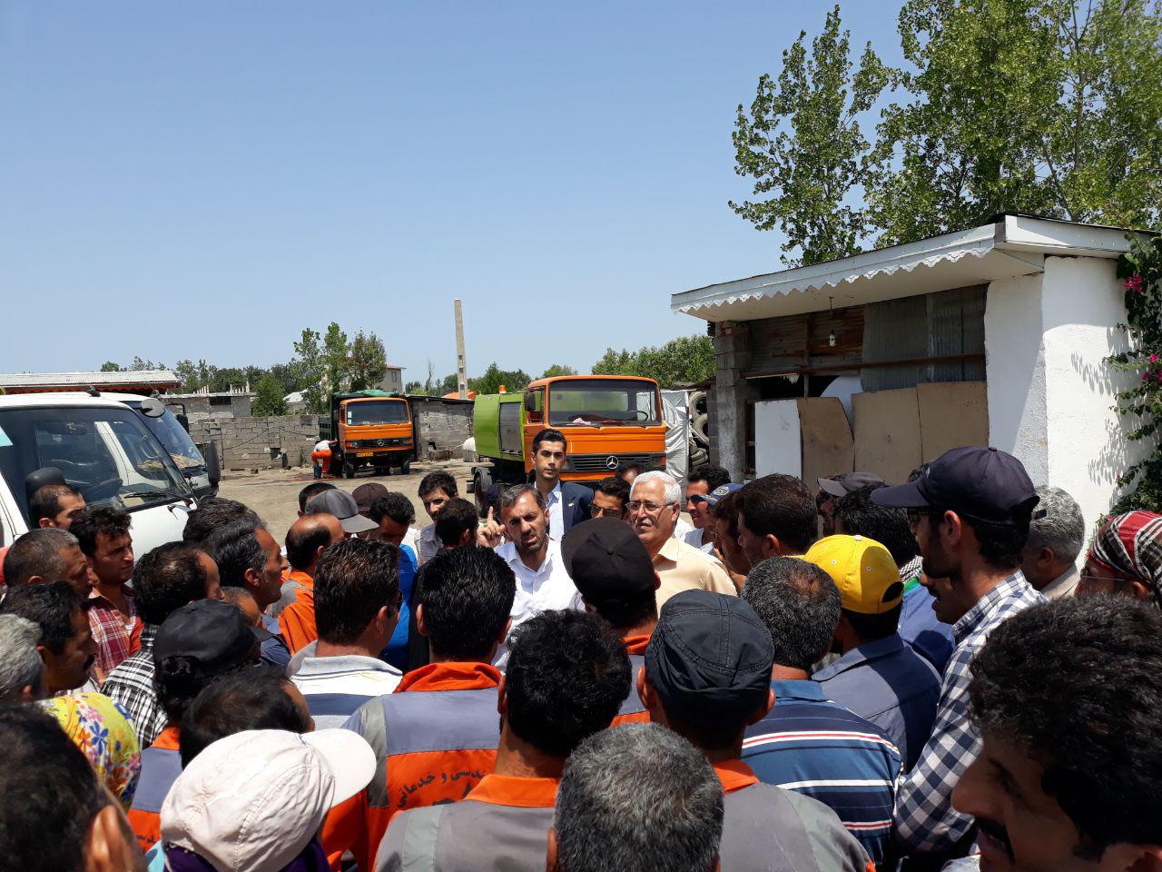 پاکسازی ورزشگاه ها وظیفه پاکبان نیست/ شهردار آینده رشت باید حامی کارگران باشد