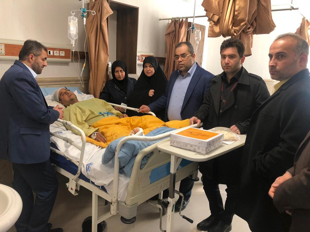 گزارش تصویری از عیادت و دلجویی اعضای شورای اسلامی شهر رشت، مدیر عامل سازمان مدیریت پسماند و جمعی از مدیران شهرداری از پاکبان آسیب دیده