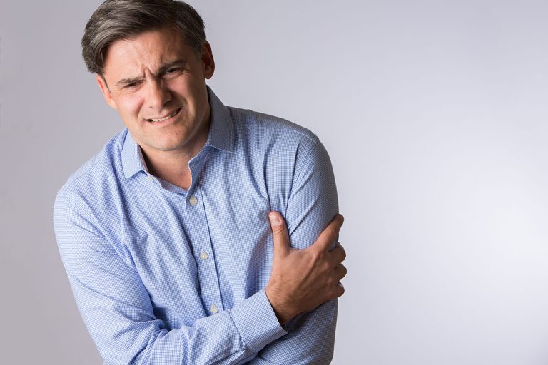 چه زمانی درد دست چپ نشانه مشکل قلبی است؟