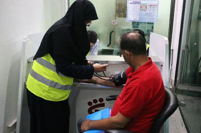 گزارش تصویری اجرای طرح بسیج ملی کنترل فشار خون بالا با حضور کارکنان و شهروندان در منطقه یک شهرداری رشت