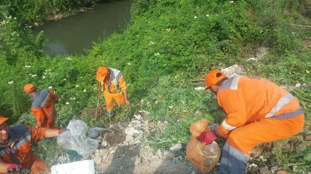 گزارش تصویری حوزه مدیریت خدمات شهری از هفته سیزدهم طرح پاکسازی هفتگی محلات شهر رشت گزارش تصویری حوزه مدیریت خدمات شهری از هفته سیزدهم طرح پاکسازی هفتگی محلات شهر رشت