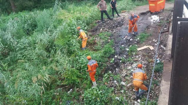 گزارش تصویری حوزه مدیریت خدمات شهری از هفته پانزدهم طرح پاکسازی هفتگی محلات شهر رشت گزارش تصویری حوزه مدیریت خدمات شهری از هفته پانزدهم طرح پاکسازی هفتگی محلات شهر رشت