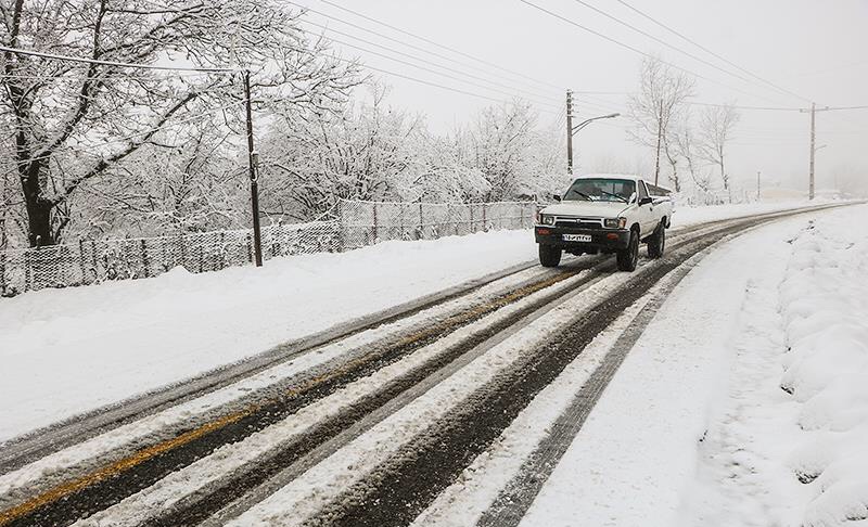 بارش برف و باران در جادههای ۷ استان کشور بارش برف و باران در جادههای ۷ استان کشور