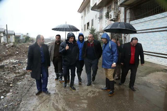 بارش شدید باران و پس زدن فاضلاب اهالی چند محله رشت را گرفتار کرد بارش شدید باران و پس زدن فاضلاب اهالی چند محله رشت را گرفتار کرد