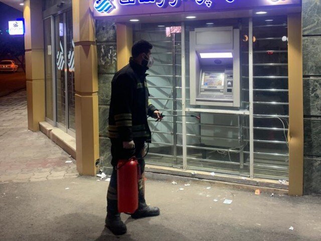 ضدعفونی خیابانهای رشت برای مقابله با کرونا ضدعفونی خیابانهای رشت برای مقابله با کرونا