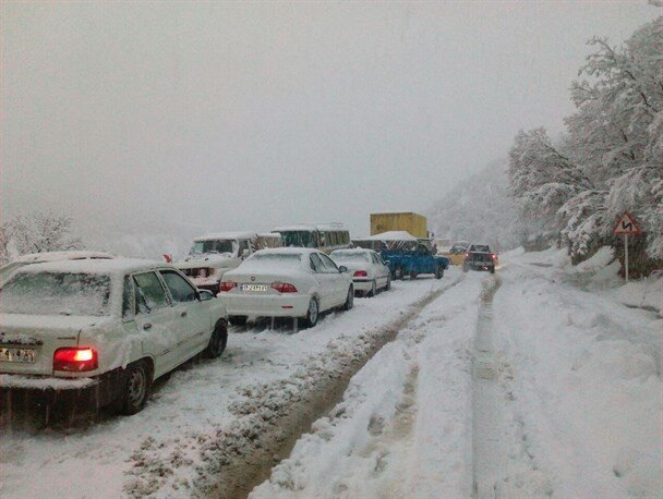 کولاک و مه در محورهای ۵ استان/ لزوم استفاده از زنجیر چرخ