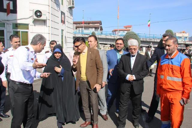 با انجام آیینی ویژه در پنجمین روز از "دهه فجر" از چهار خودروی آتش نشانی رشت رونمایی شد با انجام آیینی ویژه در پنجمین روز از “دهه فجر” از چهار خودروی آتش نشانی رشت رونمایی شد