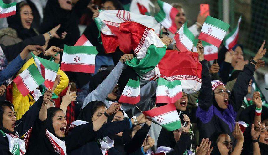 توجیه عجیب روزنامه اطلاعات برای ممنوعیت ورود زنان به ورزشگاه