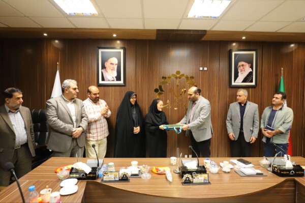 تجلیل از زیبـا یحیوی برنده جایزه فنی ترین بازیکن هاکی مسابقات آسیایی