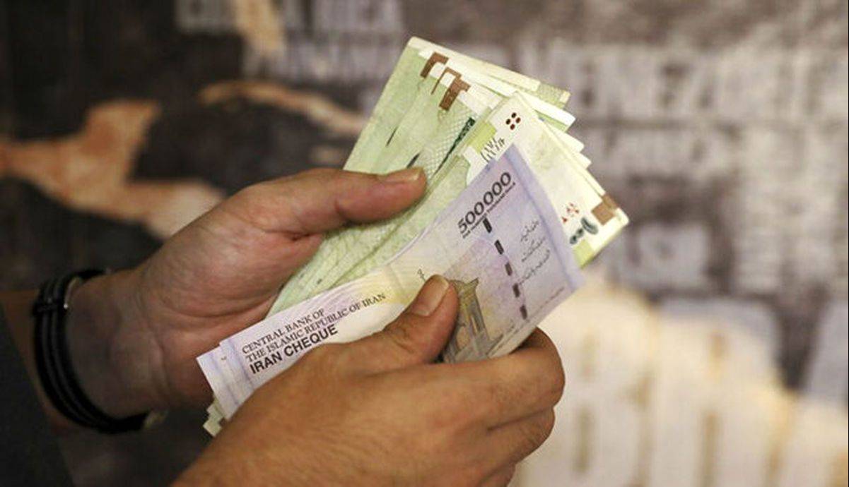 حقوق فروردین ماه بازنشستگان و وظیفه بگیران کشوری واریز شد