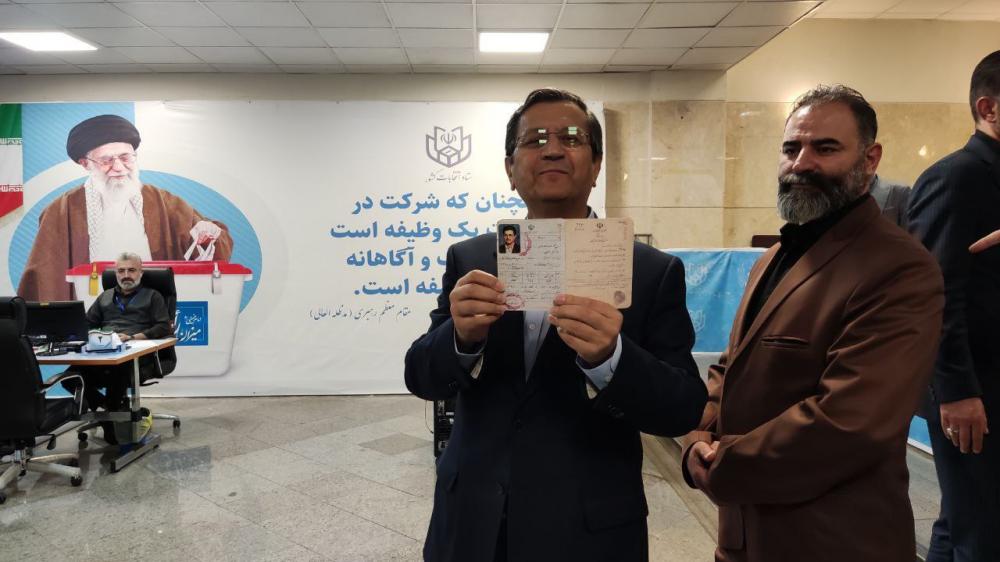 همتی در انتخابات ریاست جمهوری ثبت نام کرد