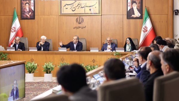 روزنامه اعتماد: دولت پزشکیان سختترین شرایط را دارد؛ تندروها هم بیشترین حملات را میکنند روزنامه اعتماد: دولت پزشکیان سختترین شرایط را دارد؛ تندروها هم بیشترین حملات را میکنند