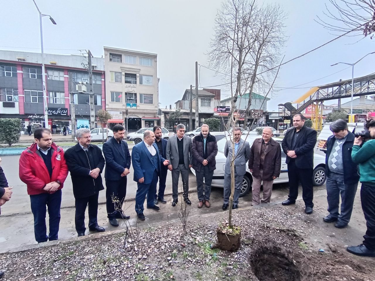 برگزاری مراسم کاشت ۴۱ اصله درخت یادبود شهدا و جانباختگان مدافع سلامت گیلان در رضوانشهر