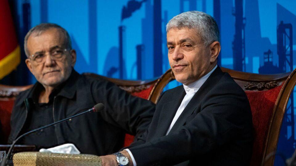 گزینه وزارت اقتصاد قطعی شده / طیب نیا وزارت اقتصاد را نپذیرفت گزینه وزارت اقتصاد قطعی شده / طیب نیا وزارت اقتصاد را نپذیرفت