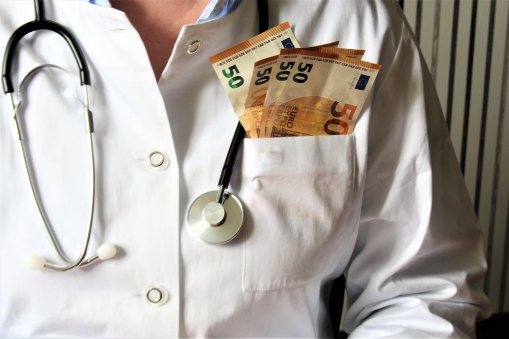 دکتر یا دلال سلامت؟/ روایت زیرمیزی های بی شرمانه