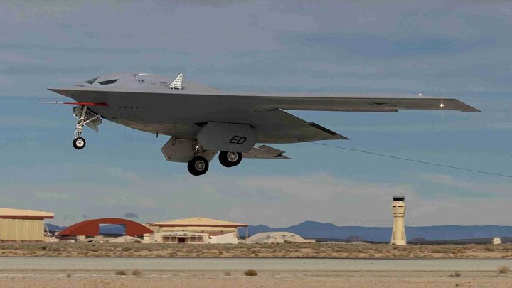 بمب‌افکنی که از «بی ۲» پیشرفته‌تر است / عکس