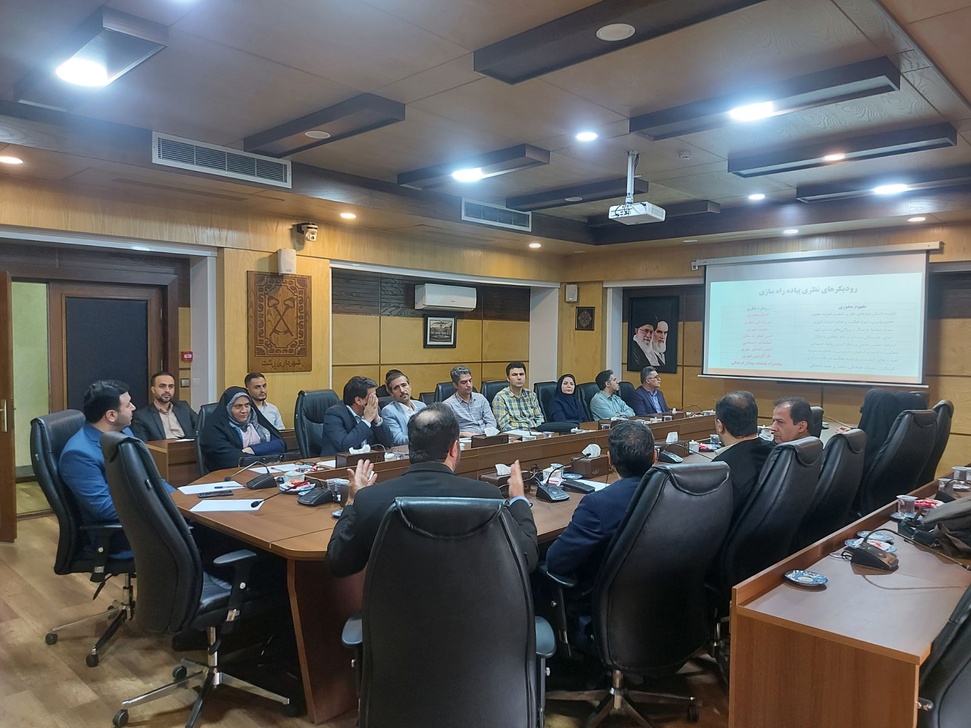 بررسی کارکردها و پیامدهای پیادهراه فرهنگی رشت در نشست مدیریت شهری بررسی کارکردها و پیامدهای پیادهراه فرهنگی رشت در نشست مدیریت شهری